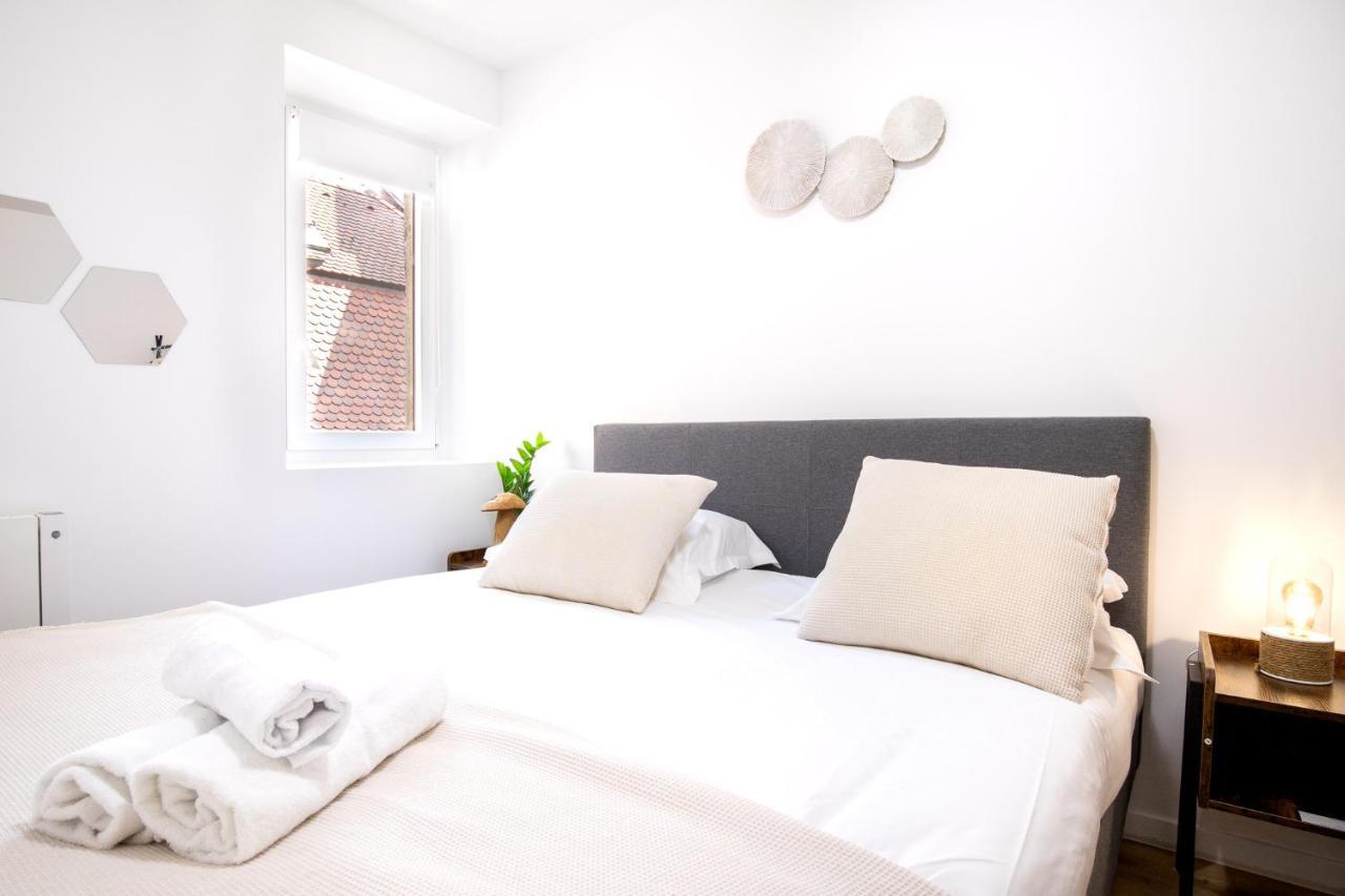 אנסי Cosmo Ideal Famille Rue Carnot מראה חיצוני תמונה